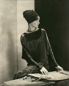 Style Année 20, Edward Steichen, Alfred Stieglitz, Velvet Hat, Gatsby Style, 20s Fashion, Rita Hayworth, Celebrity Portraits, Roaring Twenties