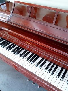 an old piano is sitting on the floor