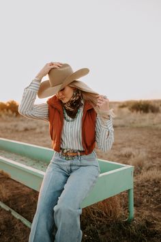 Elegant and chic silk wildrag in chestnut brown, ivory & rust. Geometric printed details throughout wildrag/scarf. Square style, 27" x 27" Cowgirl Tops For Women, Southwestern Outfits For Women, Western Suits Women, Professional Western Outfits, Cute Outfits Western, Western Scarf Outfits, Western Vintage Outfits, Barn Party Outfit, Wildrag Outfits