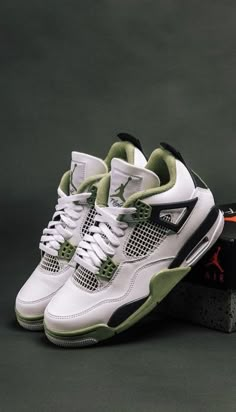 Jordan 4 Retro Seafoam, Jordan 4 Seafoam, Balenciaga Adidas, Air Jordan Nike, Pretty Sneakers, Pretty Shoes Sneakers, All Nike Shoes