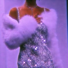 Glittercore Outfits, Purple Glam Aesthetic, Purple Vintage Aesthetic, Pink Glam Aesthetic, Purple Glitter Aesthetic, Stylizacje Kylie Jenner, Sparkly Aesthetic, Glitter Photography, Glam Aesthetic