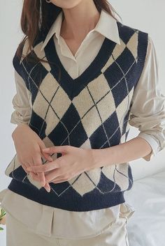 Overalls Fall, Korean Preppy Style, White Crop Sweater, Korean Preppy, Checkered Sweater, Tank Sweater, Inexpensive Clothes, Sleeveless Jumper, Blue Jumper