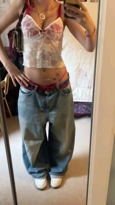 Lace Tank Top Outfit Layered Y2k, Dress And Jeans Outfit Together Y2k, Y2k Tops Outfit, Baggy School Outfit, Baggy Jeans Small Top, Y2k Baggy Outfits, Fit Inspo Baggy Clothes, Baggy Blue Jeans Outfit, Lace Tops Outfit