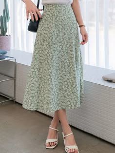 Mint Green Boho Collar  Fabric Floral,All Over Print Slit Embellished Slight Stretch Spring/Summer Women Clothing Rok Midi, Skirt Tulle, Floral Print Midi Skirt, Spring Skirts, Modest Clothing, Printed Midi Skirt, Linnet, Modest Fashion Outfits, Looks Vintage