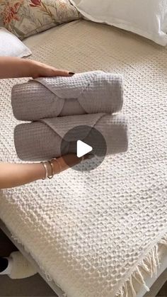 Rolling Towels, Bathroom Towel Decor Ideas, Effective Spaces, Folding Towels, Bathroom Towel Decor, Craft Board, How To Fold Towels, Towel Decor, Folding Laundry