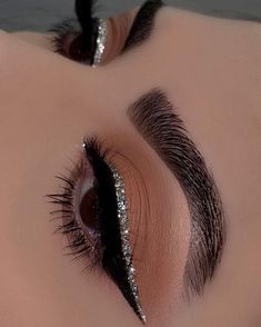 Glamnetic Lashes, Quinceanera Makeup, Evening Eye Makeup, Eye Makeup Images, Sparkly Makeup, Glitter Liner