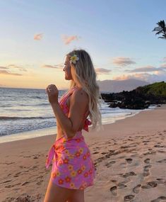 Beach Girl Aesthetic, Wednesdays We Wear Pink, Tropical Girl, Ocean Girl, Beach Fits, Malibu Barbie, Summer Goals, Preppy Summer, Island Girl