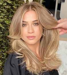 Long Curtain Bangs, Sandy Blonde Hair, Medium Length Hair Straight, Straight Hairstyle, Straight Hairstyles Medium, Long Hairdos, Oval Face Haircuts, Framing Layers, Golden Blonde Hair