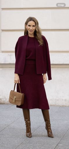 My Style Over 50, Mode Style Anglais, Alexandra Lapp, Trendy Christmas Outfits, Burgundy Style, Woman Sweater, Deep Autumn, Colour Code