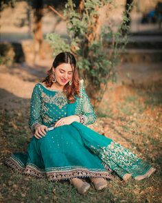 Pakistani Fashion Party Wear, Bridal Dress Fashion, Stylish Party Dresses, Stylish Dresses For Girls, Indian Designer Outfits, Blouse Work Designs, Pakistani Outfits