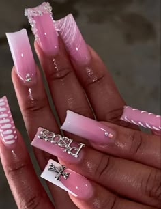 Pink Bling Birthday Nails, Square Rhinestone Acrylic Nails, Birthday Nails Ideas Acrylic, Bday Nails Pink, Short Bling Acrylic Nails, Sweet 16 Nail Ideas, Bday Nails Ideas, Dramatic Nails, Sweet 16 Nails