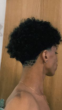 midia ta Taper Fade Afro, Afro Hair Fade, Taper Fade Curly Hair, Afro Hairstyles Men, Cornrow Hairstyles For Men, Men Haircut Curly Hair