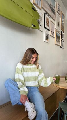 Sweater Outfit Casual, Outfit Ideas Oversized, Outfit Casual Jeans, School Outfits Cute, Rory Gilmore Aesthetic, Surfergirl Style, 2022 Fall Outfits, Gilmore Aesthetic, Fall Aesthetic Outfit