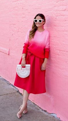 Midi Skirt Style, Midi Skirt White, Sunday Clothes, Red Midi Skirt, Lake Style, Look Rose, Ombre Sweater, Red Midi