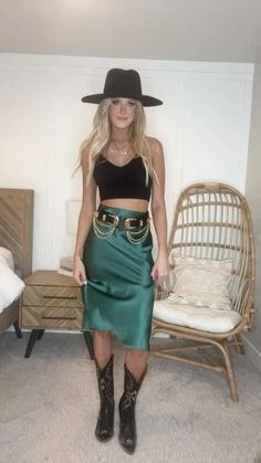 Evening Country Concert Outfit, Nfr Inspired Outfits, Chic Country Concert Outfits, Lainey Wilson Inspired Hat, Kelsea Ballerini Concert Outfit Ideas, Edgy Country Concert Outfit, Lainey Wilson Inspired Outfits, Old Dominion Concert Outfit, Nfr 2023 Outfits