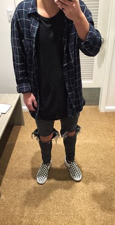 Photography Black Vans Outfit Mens Street Styles, Vans Men Outfit Street Style, Vans Outfit Men Street Styles, Men’s Fashion With Vans, Men’s Flannel Outfits Jeans, Hipster Outfits Men, Teen Jeans, Hipster Graphic Tees, Clothes For Teens