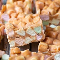 some kind of candy bar on a wooden table with marshmallows around it