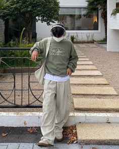 Men Fashion Fall 2024, Alt Streetwear Men, Baggy Men Outfit, Airport Fits Men, Baggy Clothes Outfit Men, Fall Mens Outfits, Baggy Jeans Outfits, Crewneck Outfit, Masculine Outfits