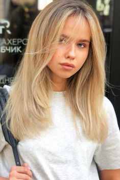 Face Shaping Layers, Soft Layers Medium Hair Round Faces, Round Face Haircuts Medium, Cute Long Haircuts, Best Hairstyles For Round Faces, Round Haircut, Rock Your Locks, Long Haircuts, Straight Hair Cuts