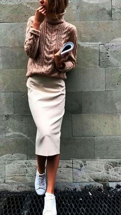 Khaki Pencil Skirt, Hijab Jeans, Rok Outfit, Trendy Skirts, Pencil Skirt White, Fall Outfits For Work, Winter Trends, Work Outfits Women