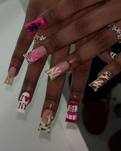 @ari.acrylixs on intagram 🎬 Junk Nails, Acrylic Nail Set, Duck Nails, Glamorous Nails, Acrylic Nails Coffin Short