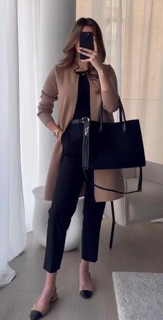 Style Skirt Outfit, Woman Fashion Winter, Baddie Office, 90 Fashion, Casual Work Dresses, 2000 Fashion, Casual Outfit Inspiration