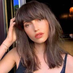 French Bangs Dimensional Hair Color, Shoulder Length Layered Hair, Layered Haircuts Shoulder Length, Spring Haircuts, Medium Layered Haircuts, Spring Hair Color, French Hair, Types Of Curls, Spring Hairstyles