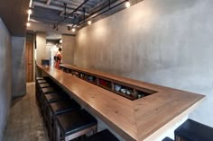 Wine Store Design, Outdoor Restaurant Patio, Japanese Bar, Ramen Bar, Cafe Concept, Restaurant Patio, Arte Punk, Coffee Shops Interior, Counter Design