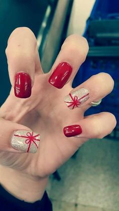 New nail art designs for Girls 2022 https://www.youtube.com/watch?v=RV88Vp0iZkE Christmas Nails Round Shape, Christmas Short Nails, Bigfoot Drawing, Christmas Present Nails, Christmas Gel, Red Christmas Nails, Christmas Nails Easy, Cute Christmas Nails, Christmas Gel Nails