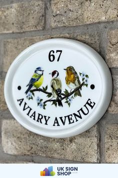 there is a sign on the wall that says,'77 avary avenue '