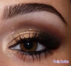 smokey Revolution Foundation, Golden Smokey Eye, Make Up Gold, Gold Smokey Eye, Gold Eyeshadow, Gold Eyes, Makeup Organizer, Her Eyes, Eye Make