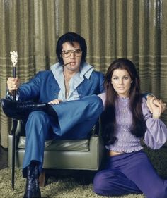 an image of two people sitting on a chair with one holding a knife and the other pointing