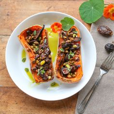 Roasted Butternut Squash with Dates, Figs, and Pistachios - Sharon Palmer, The Plant Powered Dietitian Bread Machine Recipes Healthy, Reflux Recipes, Winter Squash Recipes, Acid Reflux Recipes, Berry Breakfast, Roasted Butternut Squash Soup, Fiber Rich Foods, Cooking With Olive Oil, Onion Recipes