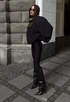 Givenchy Shark Lock Boots Outfit, Business Casual Outfits Boots, Shark Lock Boots Outfit, Fold Over Boots Outfit, Heel Tall Boots, Pernille Teisbaek, December Outfits, Outfit Botas, Fall Boots Outfit