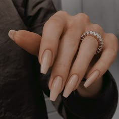 Beige Coffin Nails, Casual Nails, Classy Acrylic Nails, Soft Nails, Acrylic Nails Coffin Short, Neutral Nails, Nature Tattoos, Classy Nails, Chic Nails