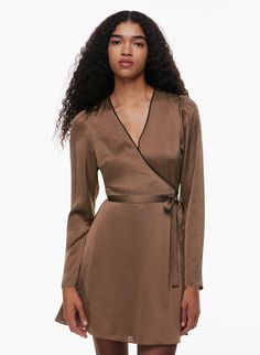 Shoulder Pad Dress, Terry Cloth Dress, Aritzia Dress, Wrap Mini Dress, Bandage Dress Bodycon, Linen Mini Dress, Minimalist Dresses, Dress With Long Sleeves, Flare Mini Dress