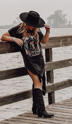 Yallternative Clothing Plus Size, Country Edgy Outfit, Tassel Cowboy Boots Outfit, Biker Country Outfit, Edgy Country Aesthetic, Black Outfits Western, Rock N Roll Country Outfit, Gothic Country Aesthetic Outfits, Tall White Western Boots Outfit