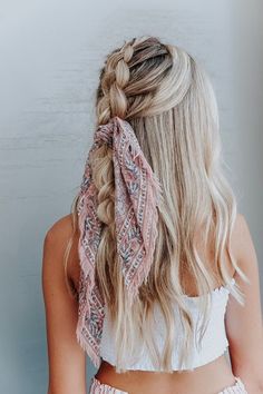 Coachella Accessories, Coachella 2020, Free Feeling, Accessories Boho, Hair Scarf Styles, Accessory Ideas, Head Scarf Styles, Bow Hairstyle