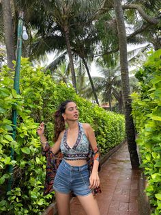 Beach Outfits Women Vacation Casual, Goa Outfit Inspo Women, Beach Outfit Indian Women, Beach Outfit Ideas Aesthetic, Krabi Thailand Outfit, Goa Fits For Women, Goa Outfits Women Aesthetic, Krabi Outfit, Indian Beach Wear For Women