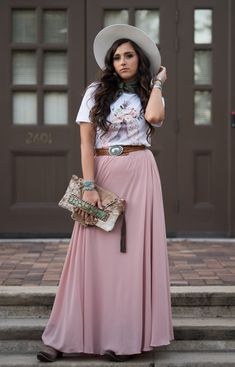 Southern Fashion Classy, Curvy Cowgirl Outfits, Outfit Vaqueros, Feminine Modesty, Rodeo Chic, Galway Girl, Rodeo Style, Prairie Dresses, Urban Cowgirl