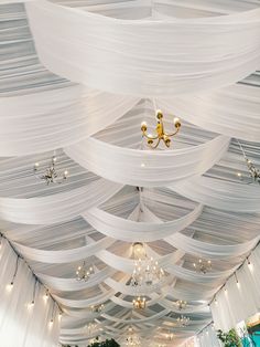 Tenda wedding Ceiling Event Decoration, Fabric Ceiling Wedding Decor, Tenda Nikahan, Wedding Decor Draping, Ceiling Decorations Wedding, Wedding Dekorasi, Dekorasi Wedding, Wedding Tent Decorations