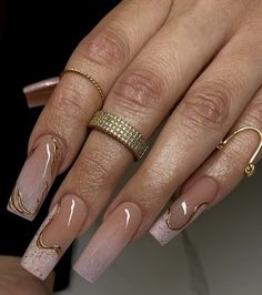 Natural Nails Manicure, Spring Acrylic Nails, Ombre Acrylic Nails, Gold Nail, Classy Acrylic Nails, Cute Gel Nails, Bling Acrylic Nails, Acrylic Nails Coffin Short, Pink Acrylic Nails