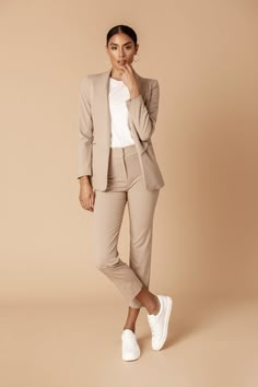 Featuring a relaxed feminine silhouette and a slightly looser fit than our Classic Blazer, our Boyfriend Blazer gives you the room you need to take up space. Move your arms freely without feeling the limiting pull of fabric stretching across your back and effortlessly roll up the sleeves thanks to elegant slits at the Architect Women Outfit, Dress Pants And Blazer Outfit, Tan Blazer Outfits Women Classy, Petite Fashion Outfits Casual, Tan Suit Women, Suits With Sneakers Women, Female Executive Wardrobe, Work Wear With Sneakers, Beige Pants Outfit Women