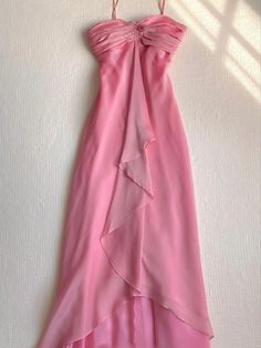 @heiana____ on ig Chiffon Party Dress, Prom Dresses Long Pink, New Years Eve Dresses, Pink Chiffon, Pink Prom, Prom Dresses Vintage, Ball Gowns Evening