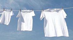 Les 16 Meilleurs Trucs de Grand-Mère Pour Blanchir Le Linge SANS Javel. Washing White Clothes, Pit Stains, Clothes Hanging, Fashion To Figure, Clothes Line, White Outfits, White T, White Tshirt, Clothing Patterns