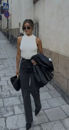 Minimal Glam Outfit, Old Money Aesthetic Work Outfit, Classy Outfits For Women Casual Chic Street Style, Office Ootd Work Outfits, Old Money Work Outfits, Sm Outfit, Classy Basic Outfit, Female Office Outfits, Buisness Casual Women Outfits Chic