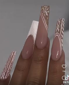 New Years Sweater Nails, December Acrylic Nail Designs, Nails In December, Winter Nail Ideas Stiletto, Trending Christmas Nails 2023, Brown Christmas Nails Acrylic, November Acrylics, Christmas Medium Nails, Red Christmas Nails Acrylic Square