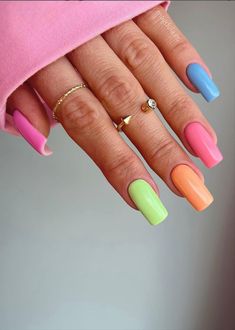 Summer Nails Full Color, Green Nails Bright, Plain Colour Nails, Neon Green Nail Art, Solid Color Nail Ideas, Solid Colour Nails, Multi Coloured Nails, Green Nails Dark, Short Green Nails