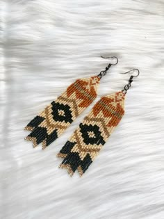 How about adding a touch of Southwestern charm to your style with these stunning beaded fringe earrings? These earrings are meticulously crafted with love and attention to detail, featuring a beautiful Southwestern inspired design that captures the essence of the desert. Each bead is carefully chosen and skillfully woven to create a fringe effect that adds movement and flair. Whether you're a fan of the Southwest aesthetic, a lover of Native American art, or simply want to make a statement with your accessories, these earrings are perfect for you. Embrace the spirit of the Southwest and let these fringe earrings elevate your style.  *Features: set of two (2) nickel free fish-hook style earring with rubber backing *Hand beaded  *High quality materials *Measures approximately 3.5"x1.25" Let' Western Beading Patterns, Native American Fringe Earrings Pattern, Western Beaded Fringe Earrings, Western Beaded Earrings, Seed Bead Earrings Diy, Beaded Earrings Patterns Free, Seed Bead Earring Patterns, Delica Beaded Earrings, Southwest Aesthetic