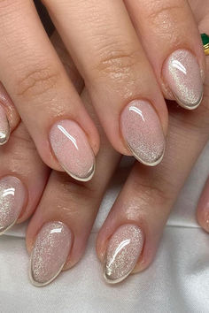 Mesmerizing elegance in every detail. Shimmering nude oval nails with a touch of gold cat-eye gradient and thin gold chrome French tips create a sophisticated look fit for a wedding affair. // Photo Credit: Instagram @elica.nails Nude Oval Nails, Sparkly Manicure, Chrome French Tips, Nude Nail Design, Champagne Nails, Sun Nails, Wedding Day Nails, Self Nail, Cat Eye Nails Polish